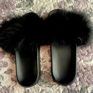 Black foo foo sliders, NWOT